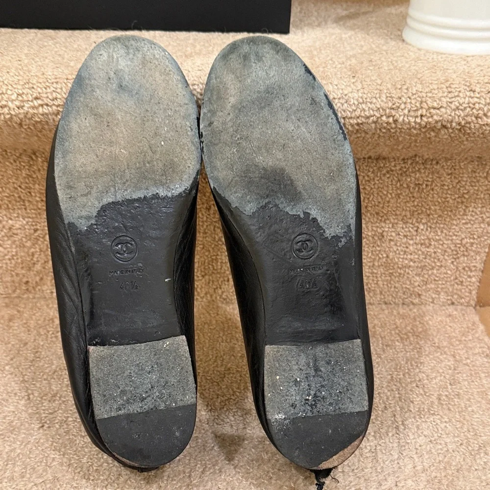 CHANEL Black Patent Leather Flats - Picture 9 of 10